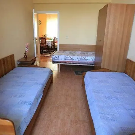 Casa Trifamiliare *