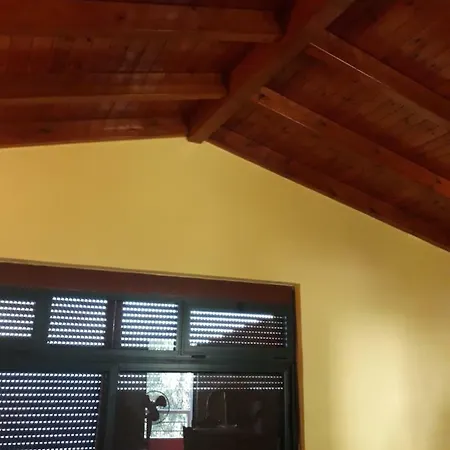 Casa Trifamiliare Lukovë